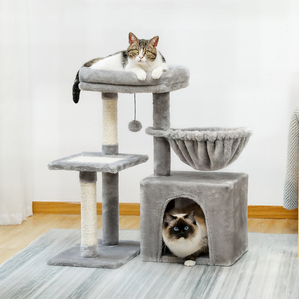 Arbre à chat gris peluche de petite taille