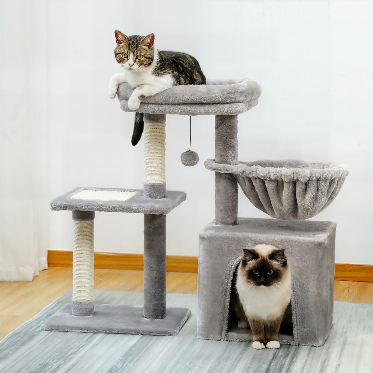 Arbre à chat gris peluche de petite taille