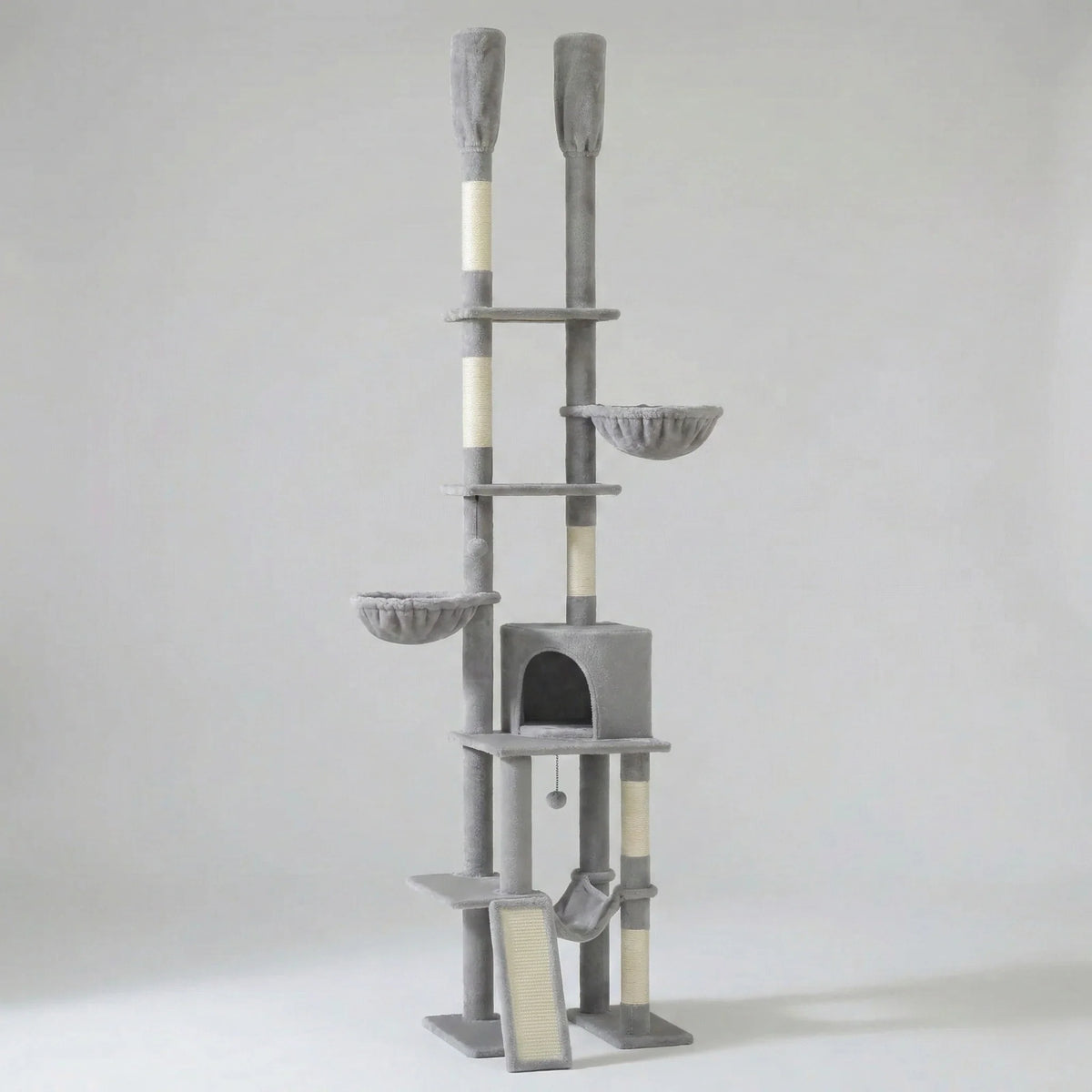 Arbre à chat - tour d'escalade